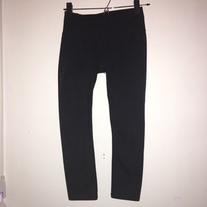 Athleta Capri cropped Leggings with Grips
